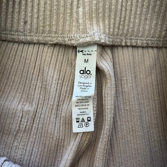 Womens ALO Yoga muse sweatpant - Picture 5 of 8